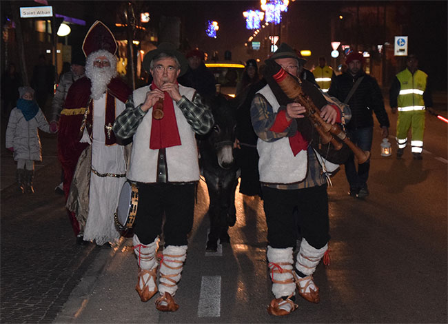Foto dell'arrivo di San Nicolò nella parrocchia di Salgareda